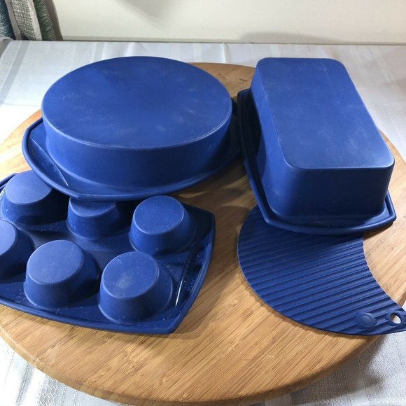 4 PC Chef mate silicon baking blue non-stick bakeware muffin pie bread hot pad